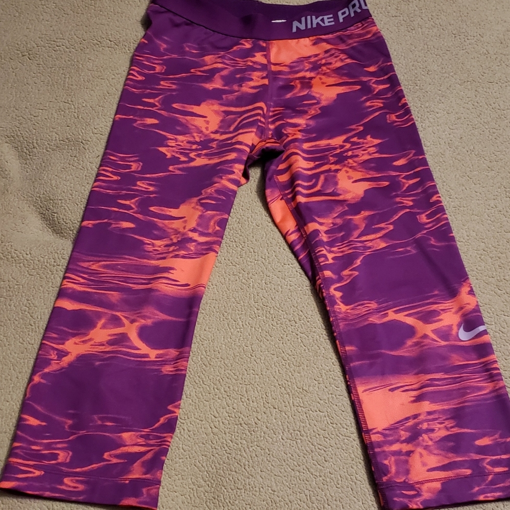 Adult small nike pro crop